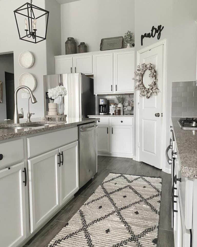 Black and White Kitchen Rug Ideas for a Stylish Look