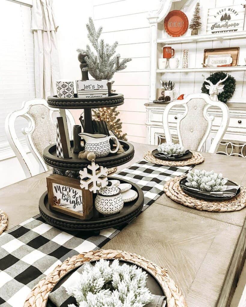 24 Ideas for Black and White Plaid Christmas Décor This Season