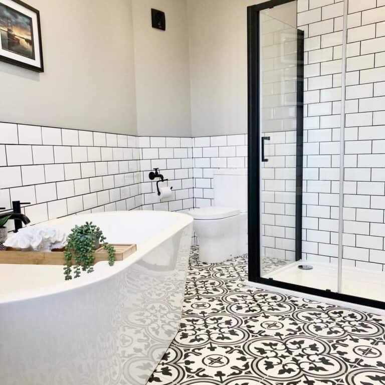 Black and White Retro-inspired Bathroom