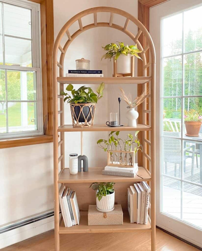 Boho-Inspired Bookshelf Décor Ideas