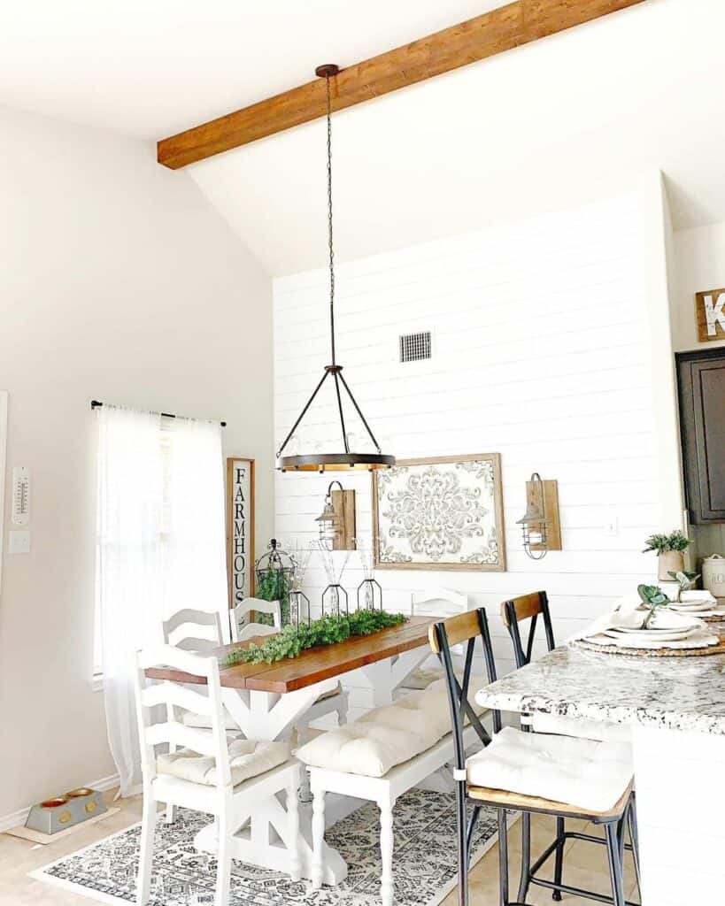 Bright Dining Room With Rustic Wall Décor