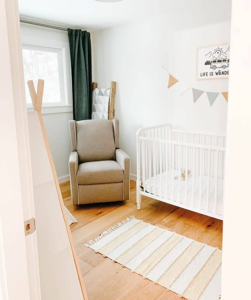 Bright and Geometric Nursery Room Décor