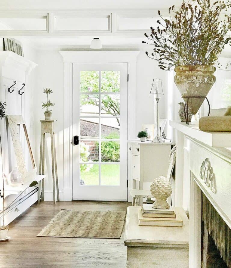 Bright and Inviting Foyer Area