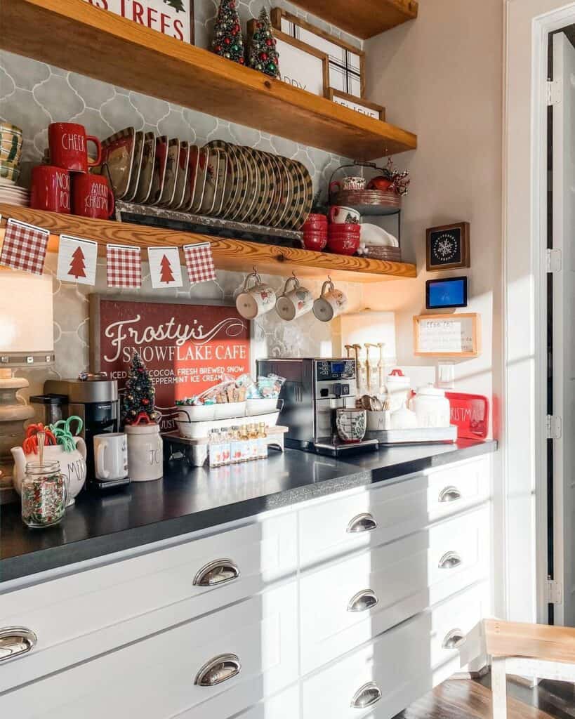 Buffalo Plaid Holiday Kitchenette Décor