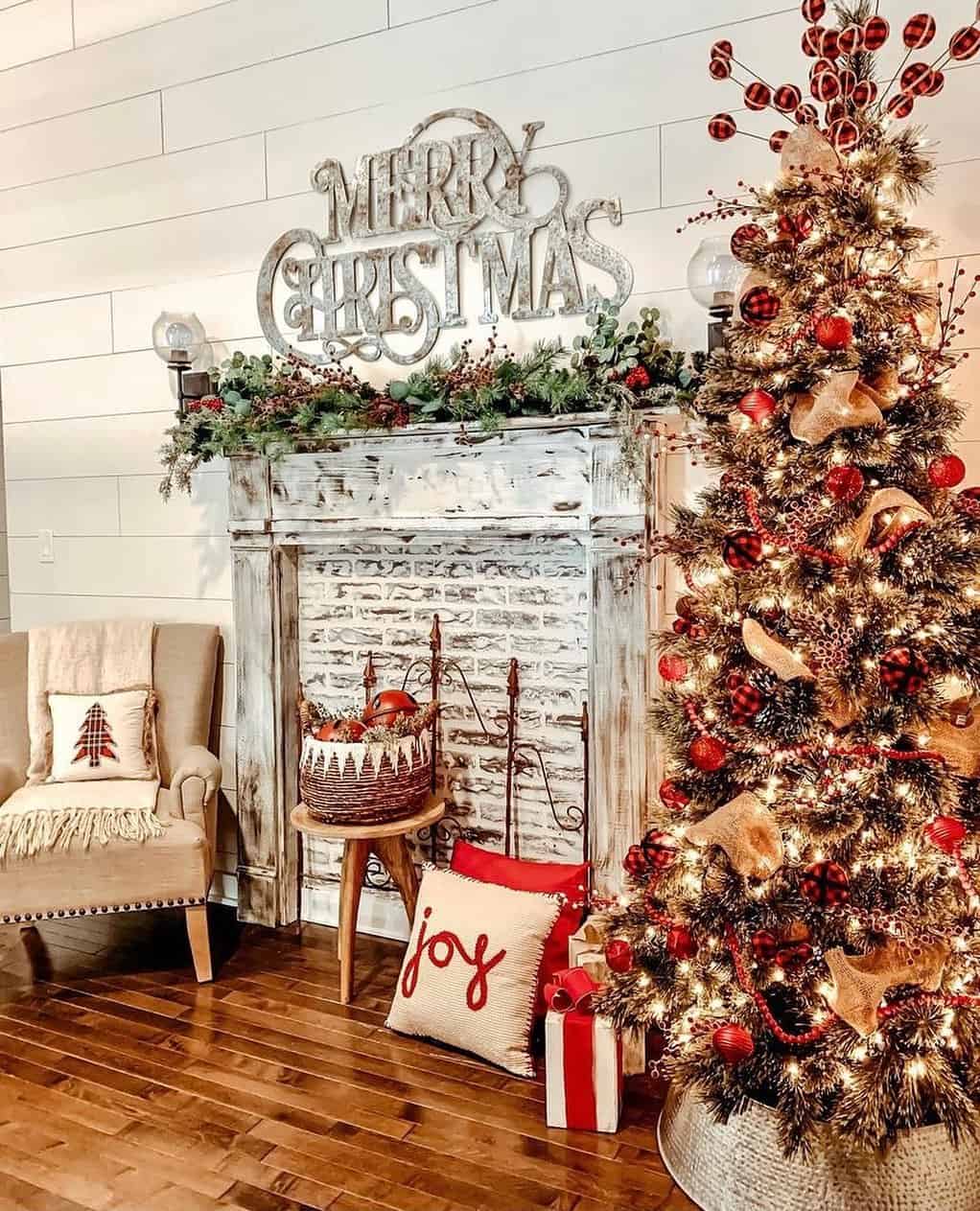 13 Stylish Burlap Ribbon Christmas Tree Ideas for December