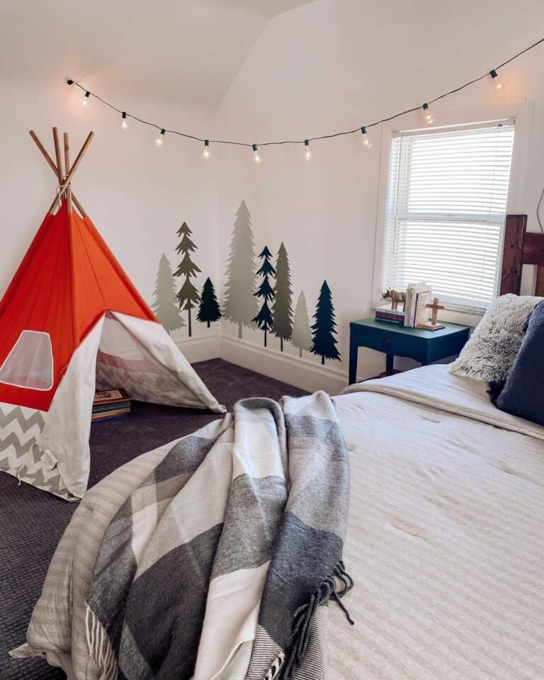 Cabin Décor in Cozy Bedroom