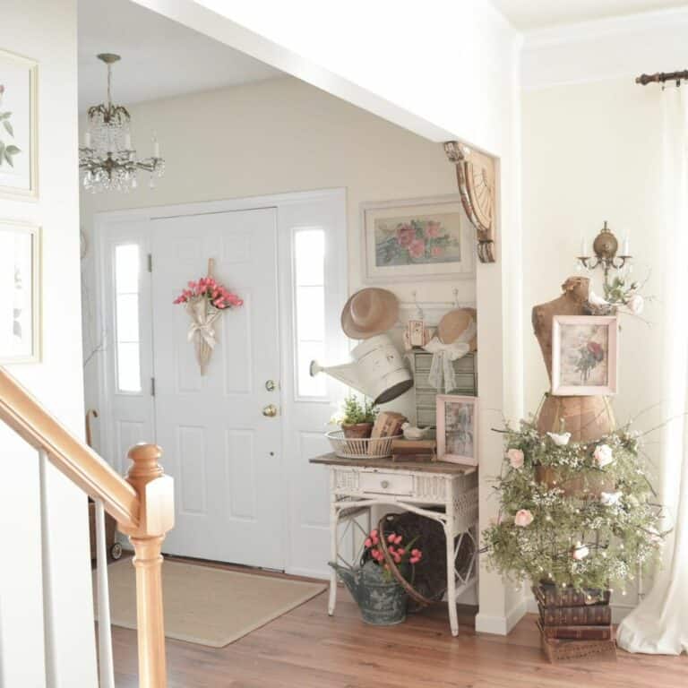 Charming Cottage-style Entrance With Flowers