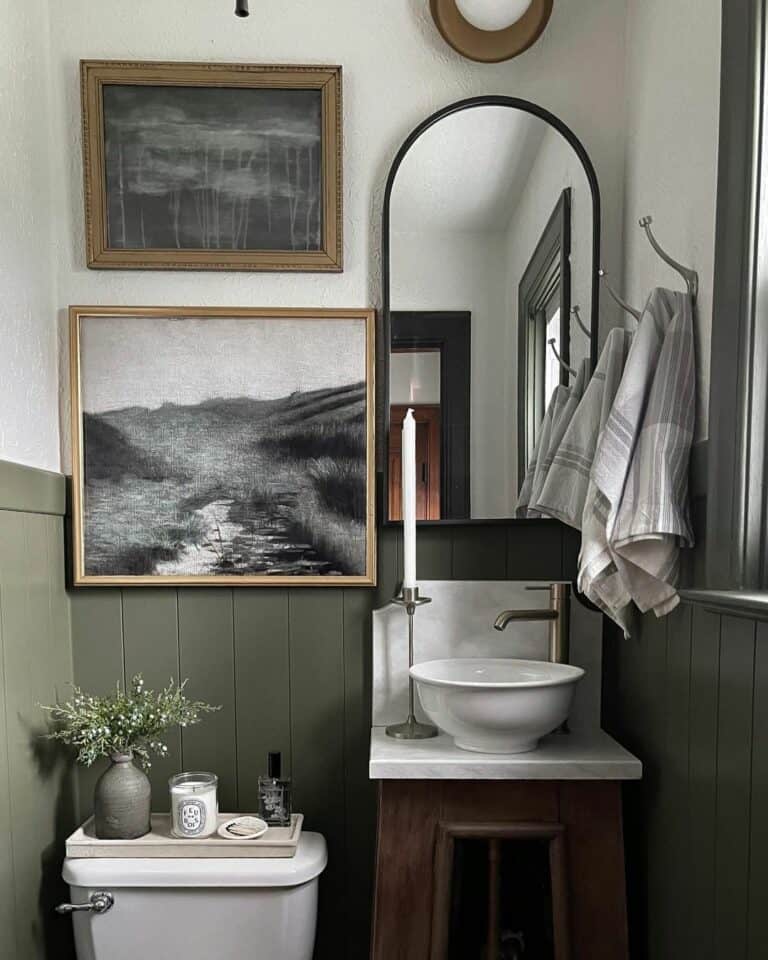 Charming Farmhouse Bathroom Artwork Idea