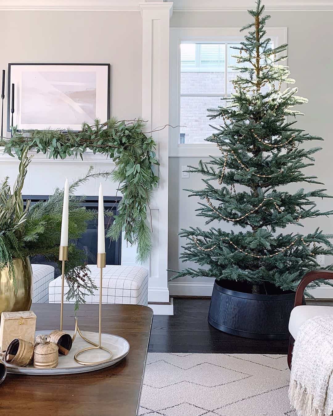 12 Black Tree Collar Ideas for Your Christmas Tree