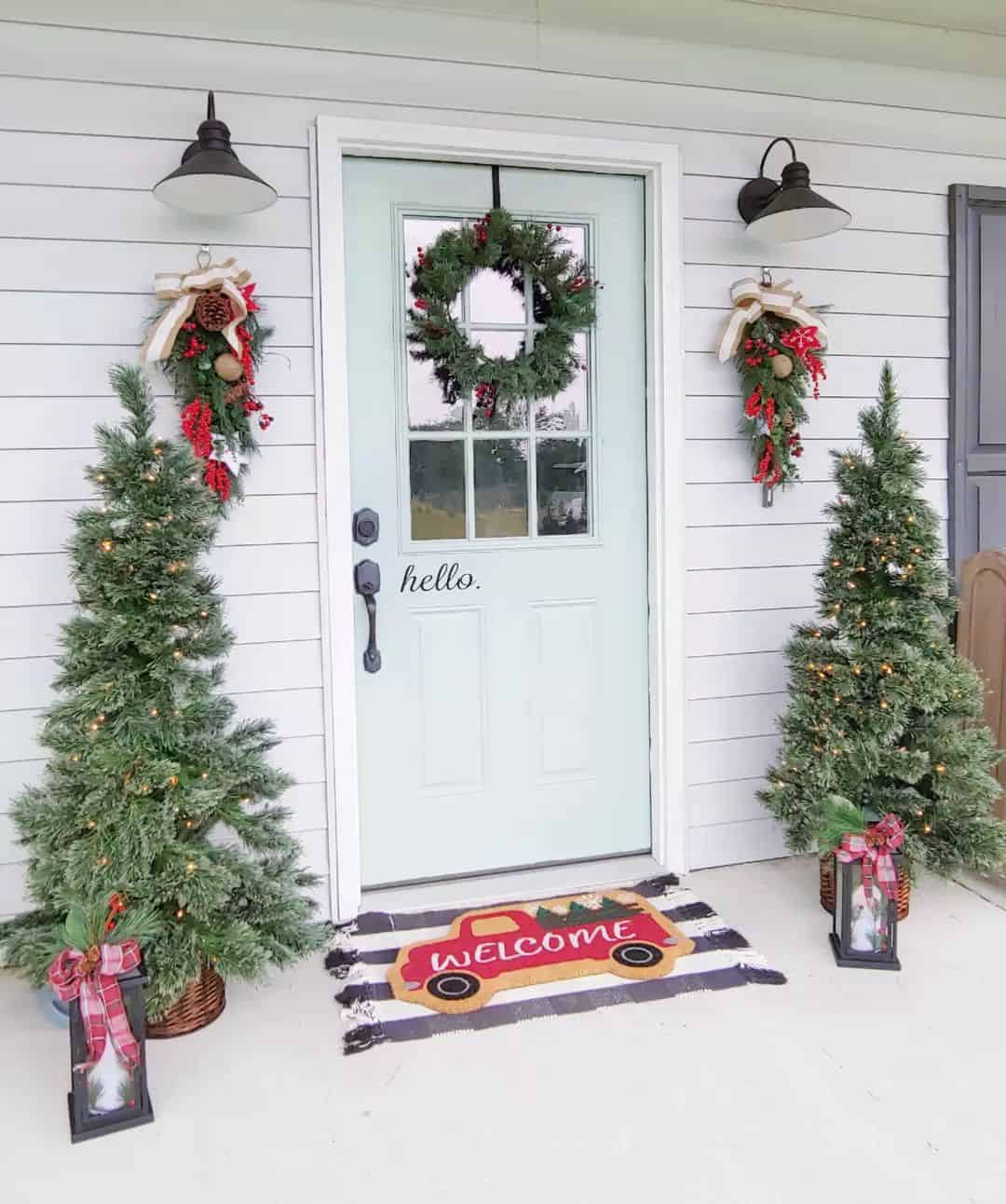 34 Christmas Front Door Decorations for a Festive Season