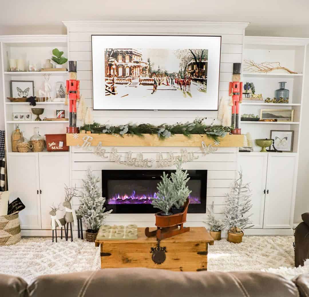 33 Ideas to Incorporate Nutcrackers into Your Christmas Display