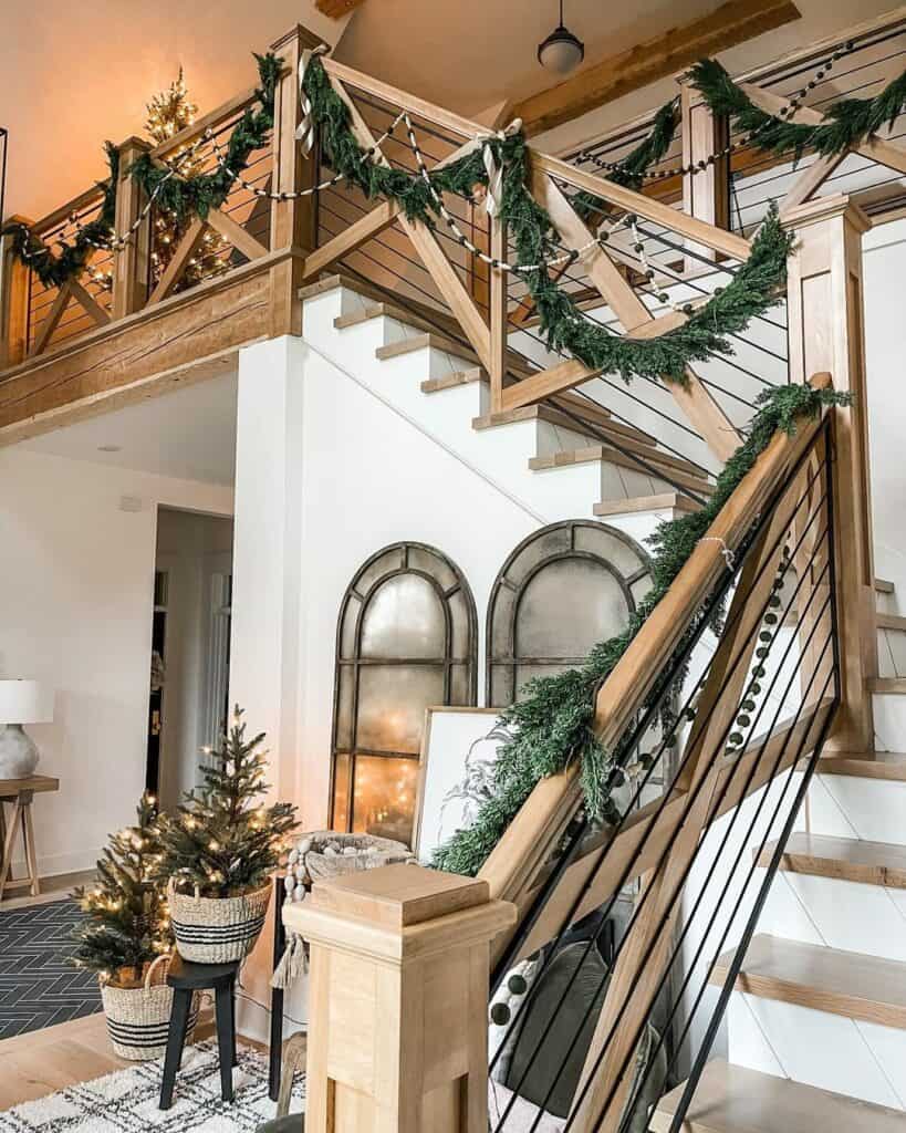 Christmas Staircase Garland Ideas for Farmhouse Décor