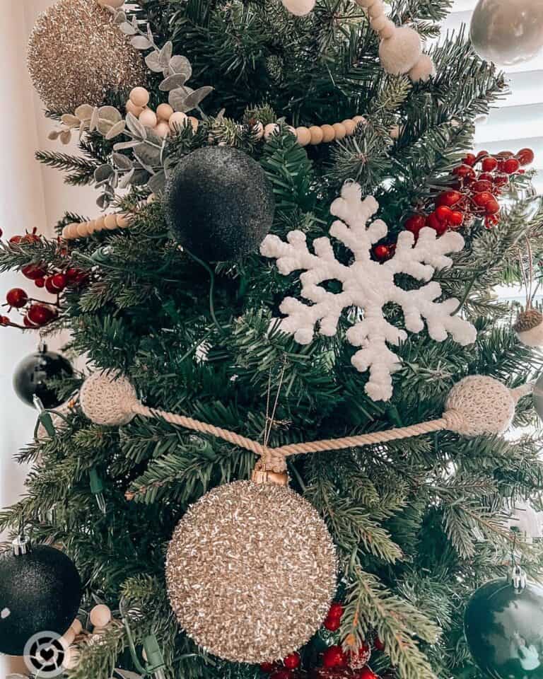 Christmas Tree Snowflake Decorations