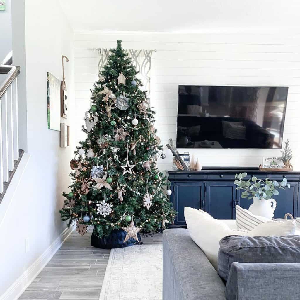 Christmas Tree with Woven Black Collar