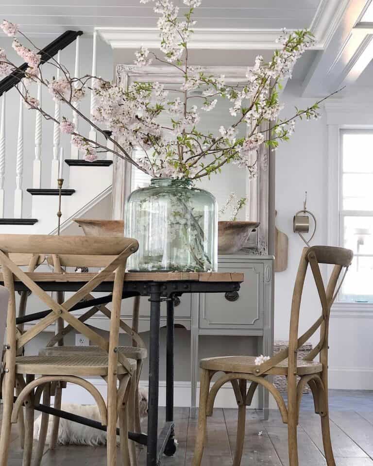 https://www.soulandlane.com/wp-content/uploads/2023/01/Clear-Glass-Vase-Decoration-Ideas-for-a-Farmhouse-Tablescape-768x960.jpg