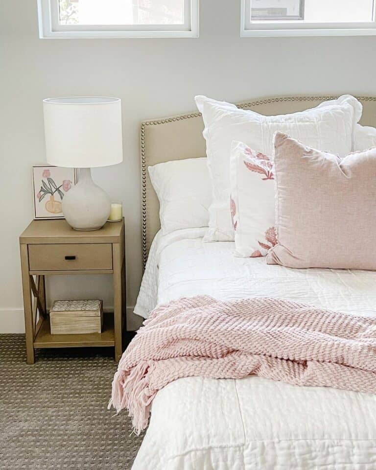 Cottage-themed Nightstand Décor
