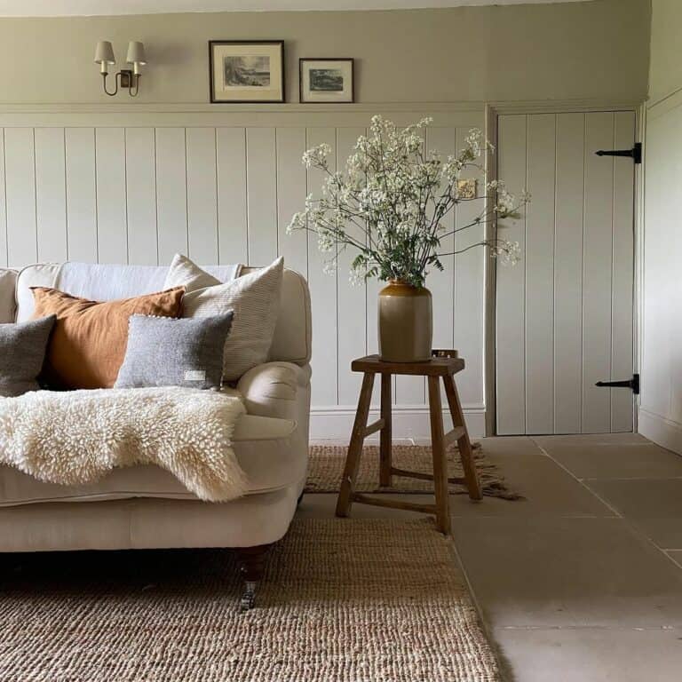 Country Living Room Idea With Plush Beige Couch