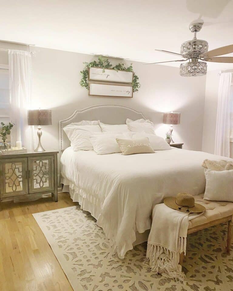 Cozy Farmhouse-style Bedroom With Natural Touches