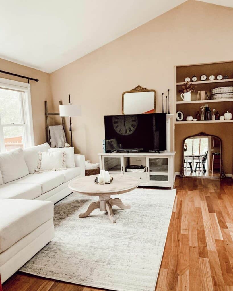 Cozy Living Room with Neutral Décor