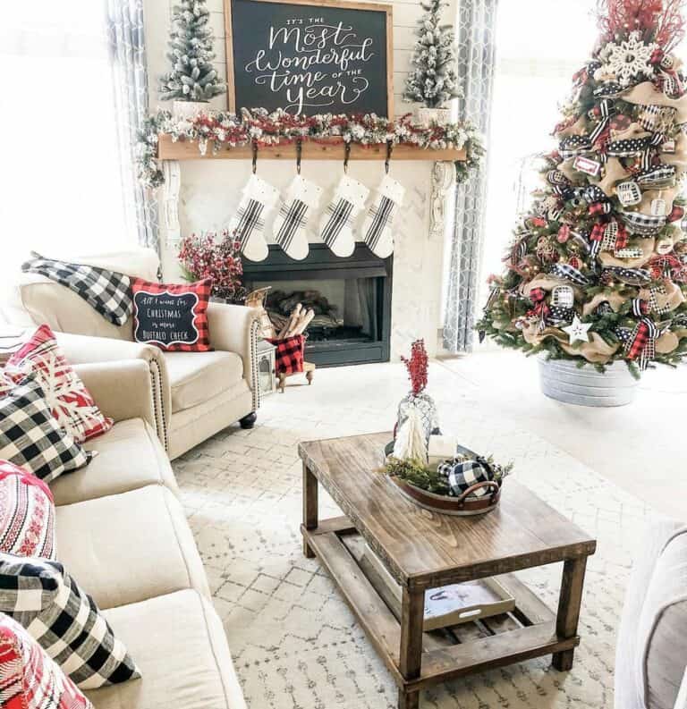 Cozy Plaid Christmas Décor