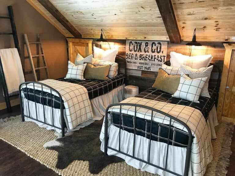Cozy Rustic A-frame Twin Bedroom Ideas