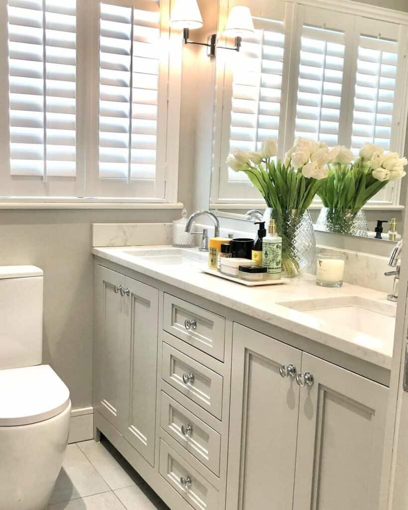 Crisp White Double SInk Bathroom Ideas