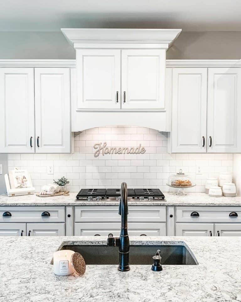 28 Backsplash Ideas For White Cabinets