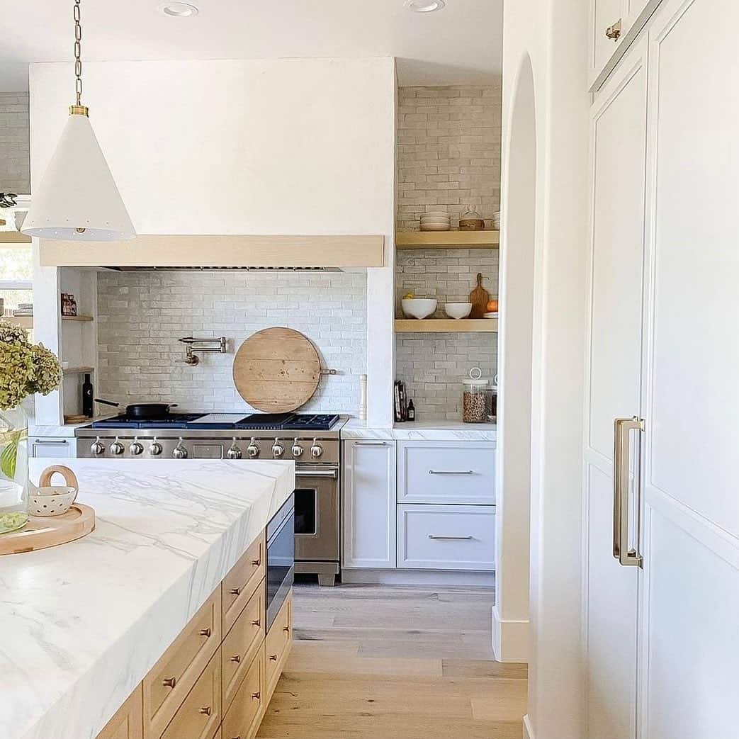 35 White Range Hood Ideas to Complement Any Kitchen