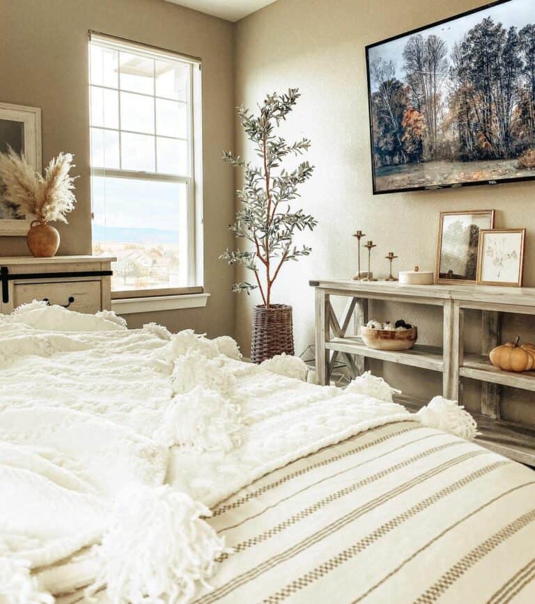 Delightful Rustic Farmhouse Bedroom With TV