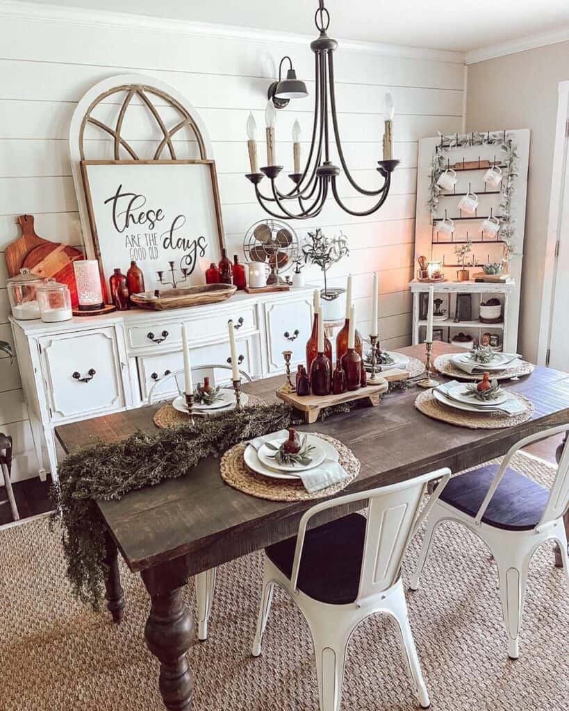 Dining Room with Farmhouse Christmas Decorations
