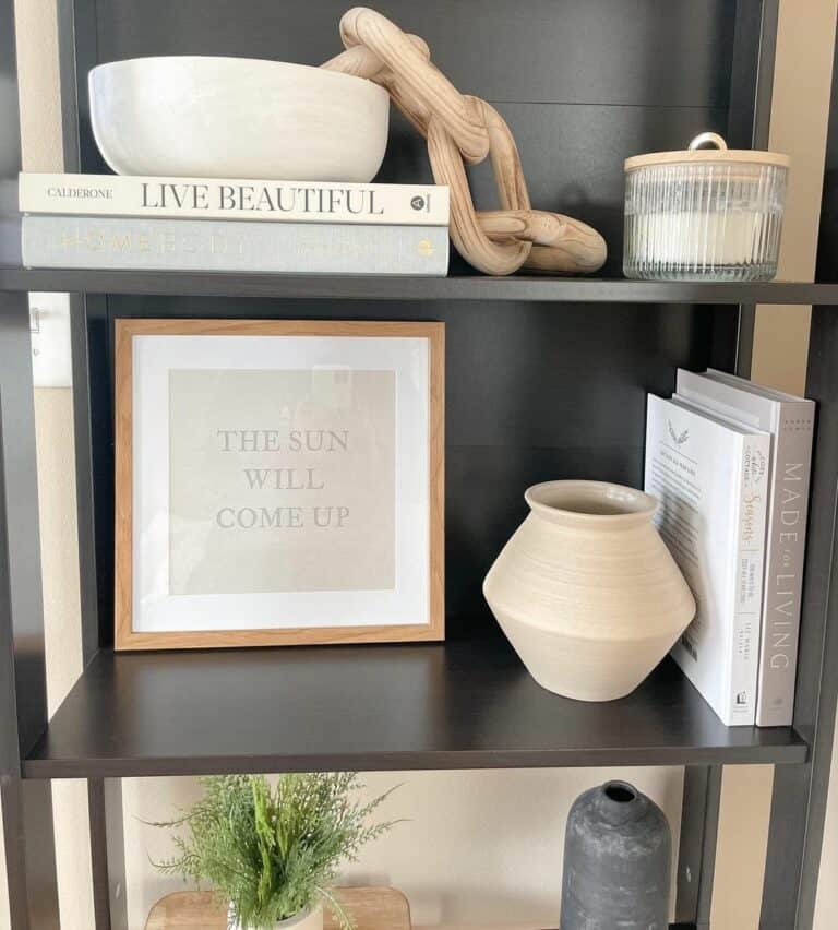Easy Décor Ideas for a Minimalist Bookshelf