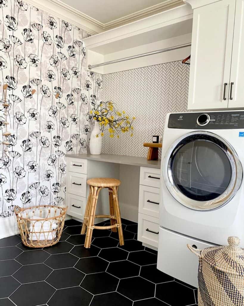 Eclectic-style Patterned Wallpaper Laundry Room