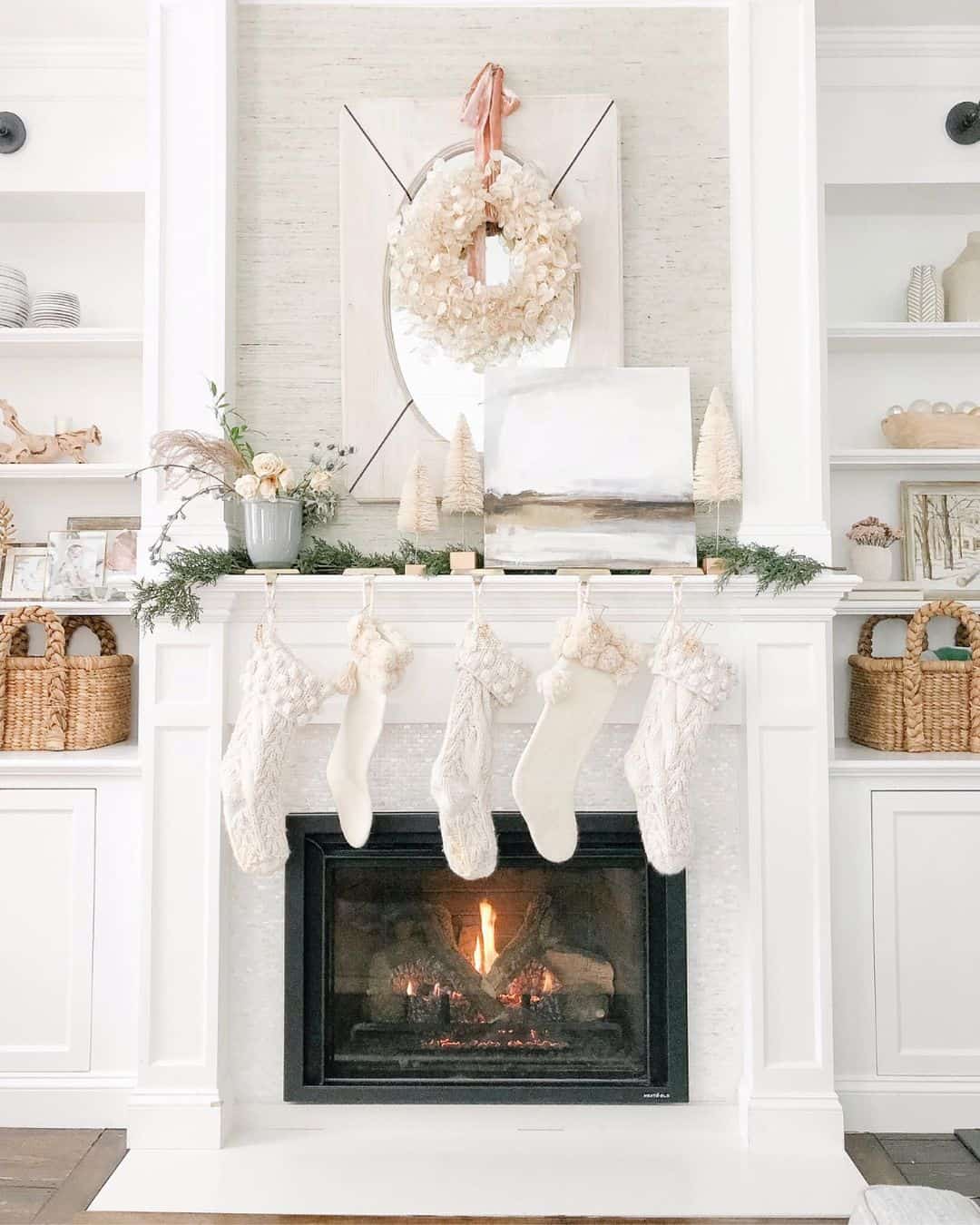 Elegant Christmas Fireplace Decor 