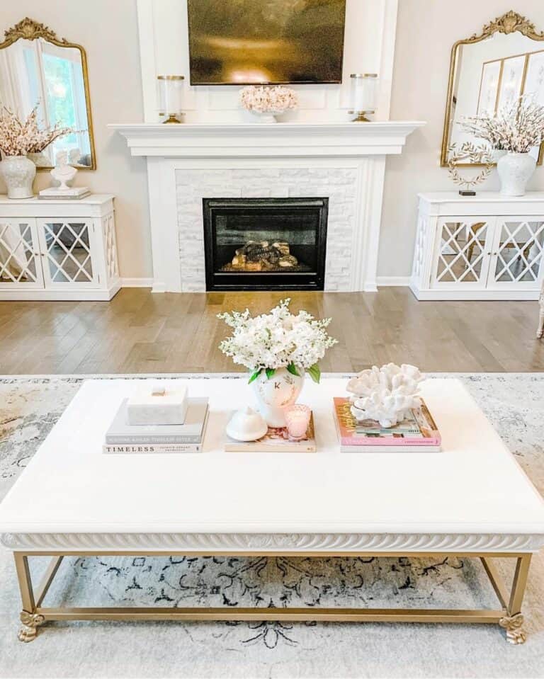 Elegant Gold and White Décor