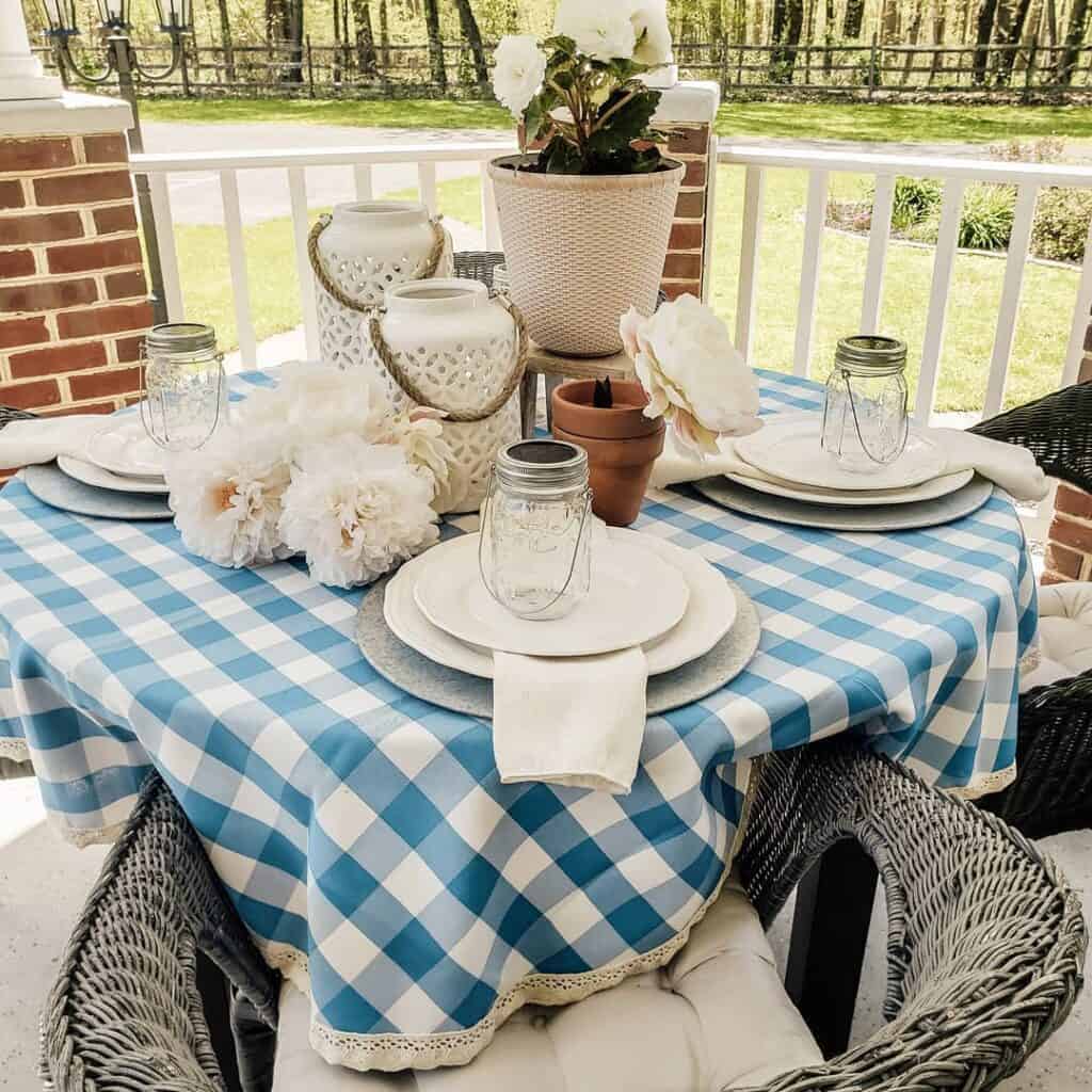 Enchanting Outdoor Farmhouse Everyday Table Setting Ideas