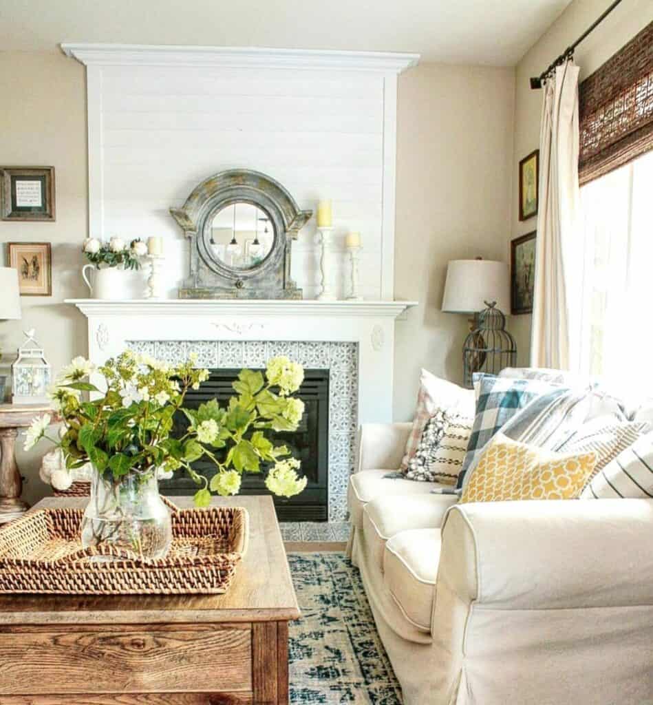 Farmhouse Cottage With Beige Couch Idea