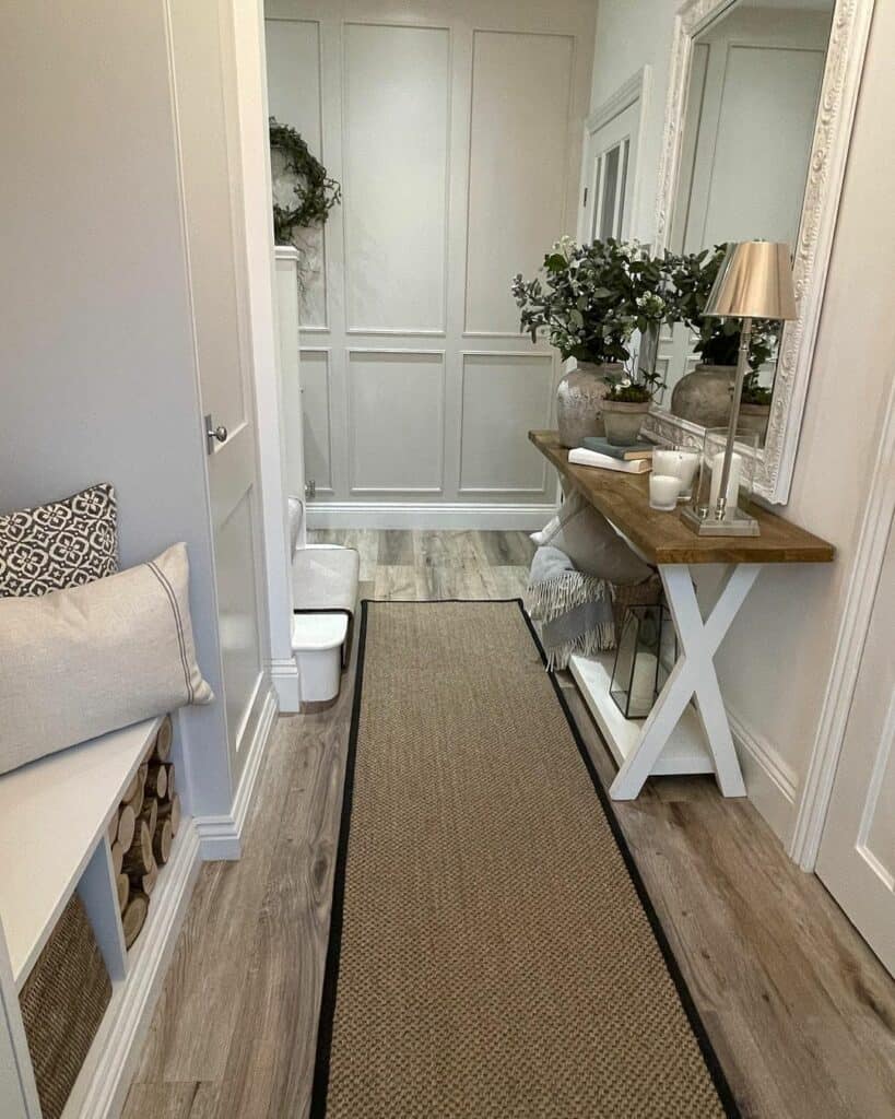 Farmhouse Decoration Ideas for a Hallway