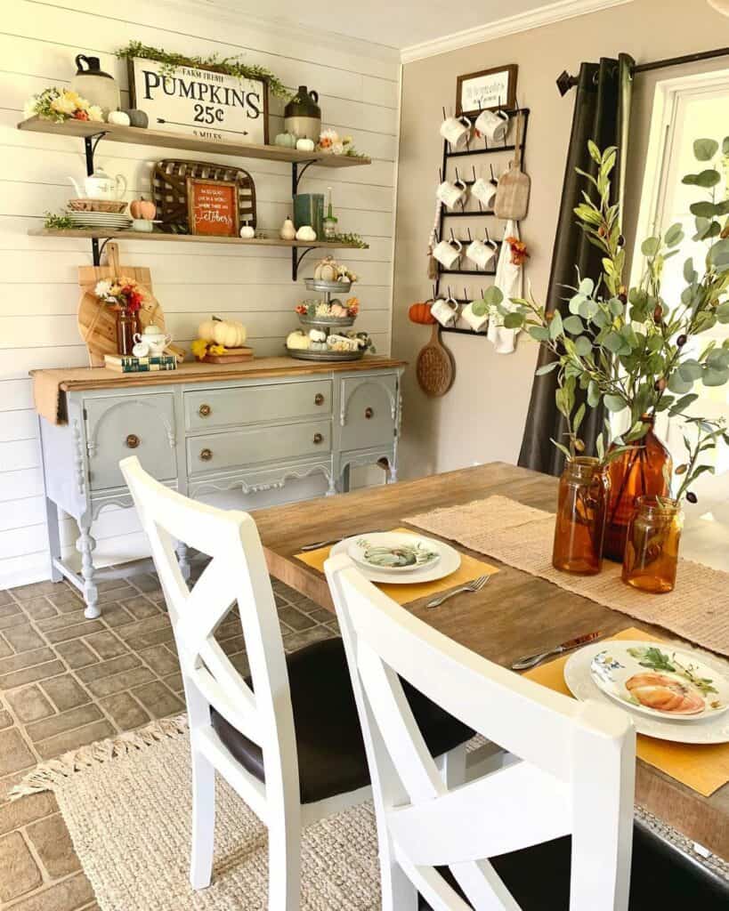 Farmhouse Dining Room With Fall Décor