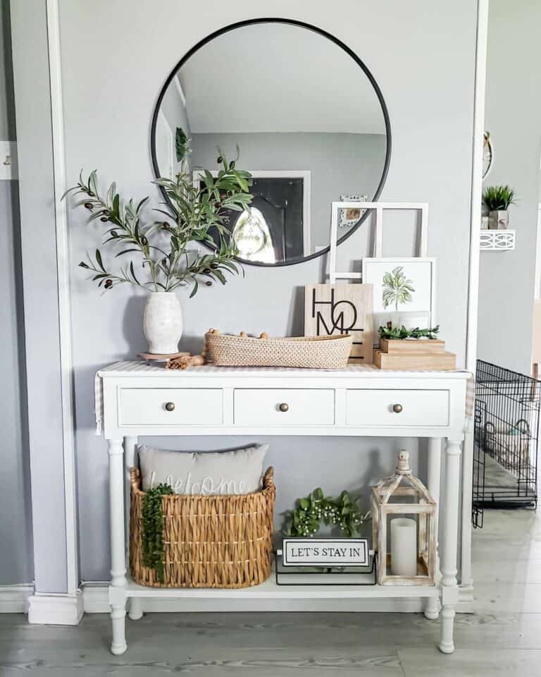 Farmhouse Entryway Table Décor Inspiration