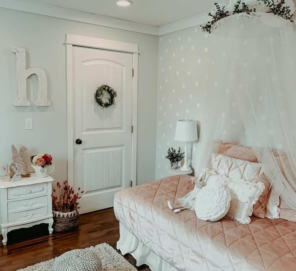 Farmhouse Girl Toddler Bedroom with Daybed and White Canopy