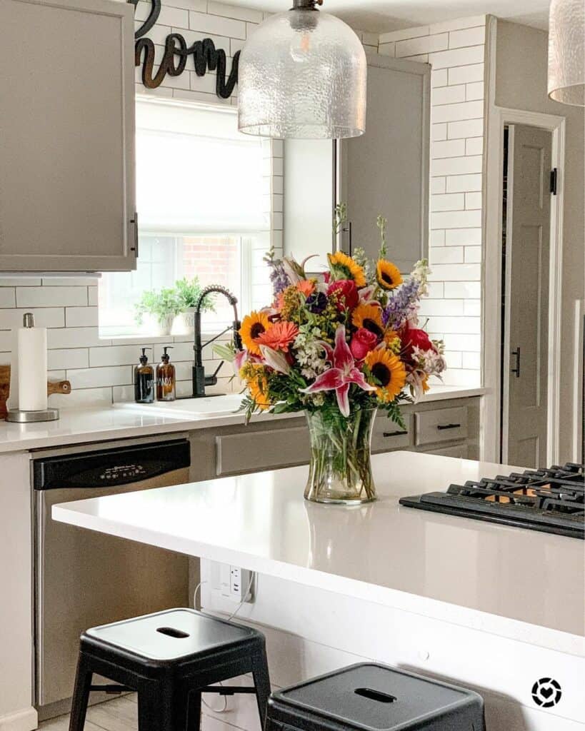 25 Farmhouse Grey Kitchen to Upgrade Your Kitchen