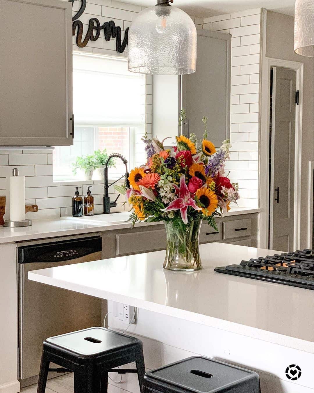 14 Grey With Black Hardware Ideas That Pop