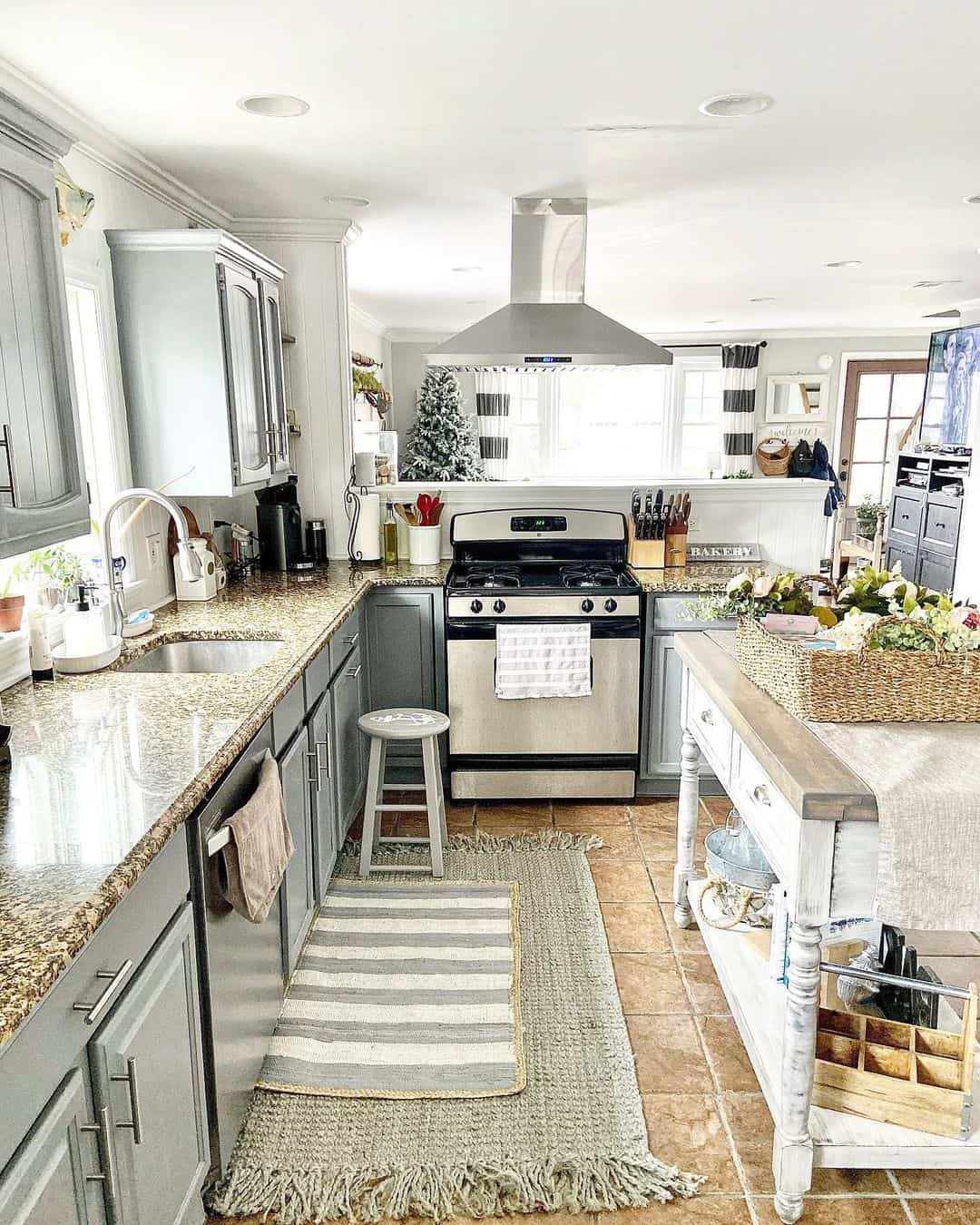 25 Farmhouse Grey Kitchen to Upgrade Your Kitchen