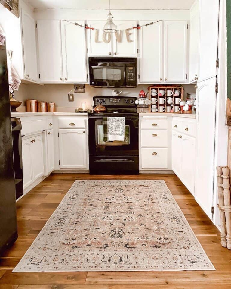 Vintage rugs in nice kitchens.  Sweet home, Design de casa, Carpete cozinha