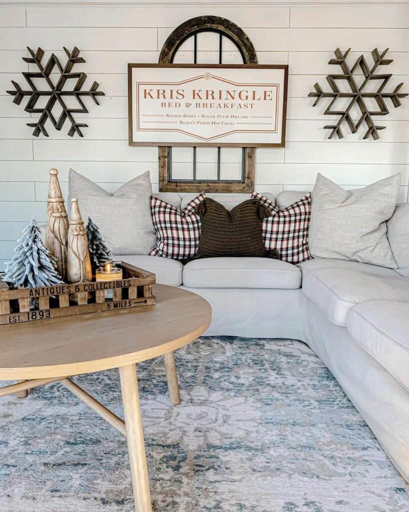 Farmhouse Living Room Christmas Décor