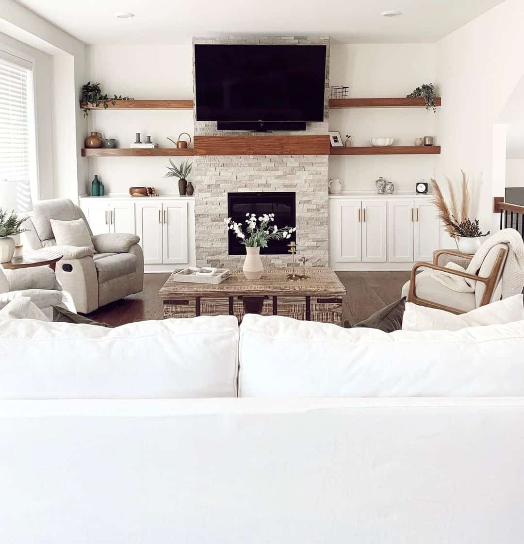 21 Ideas for a TV Above a Fireplace