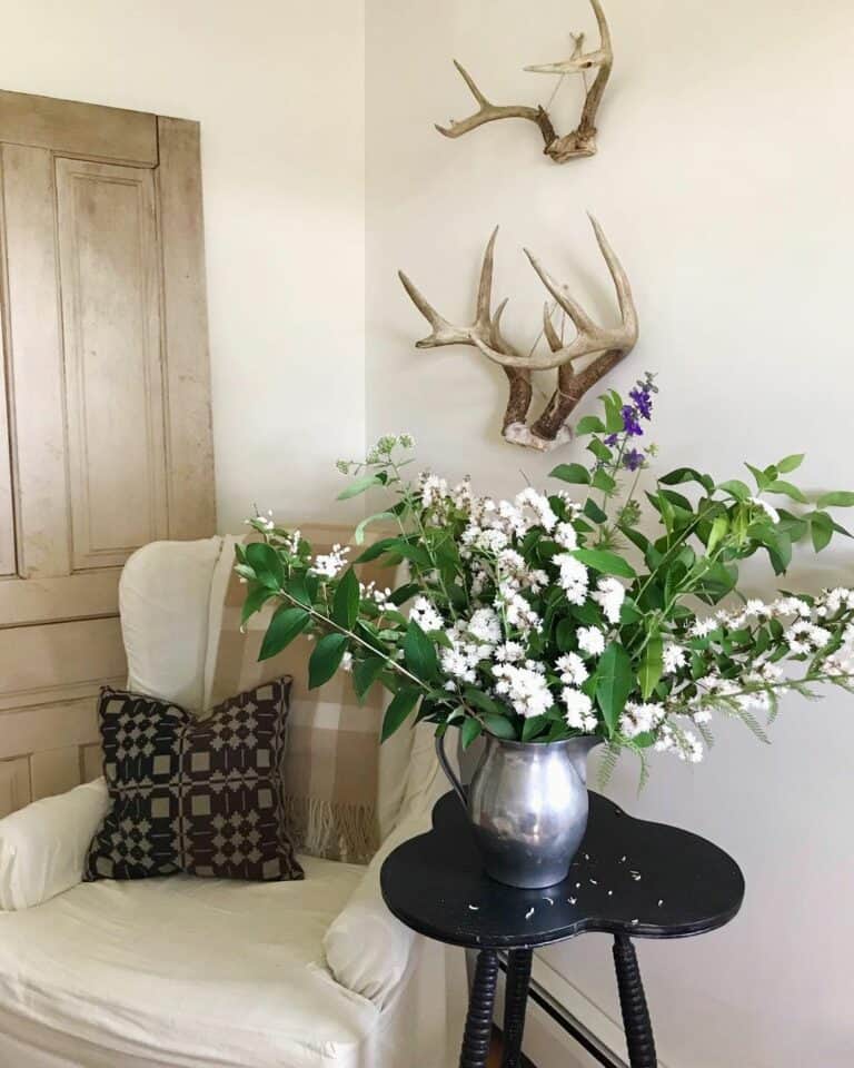 Farmhouse-inspired Living Room Corner