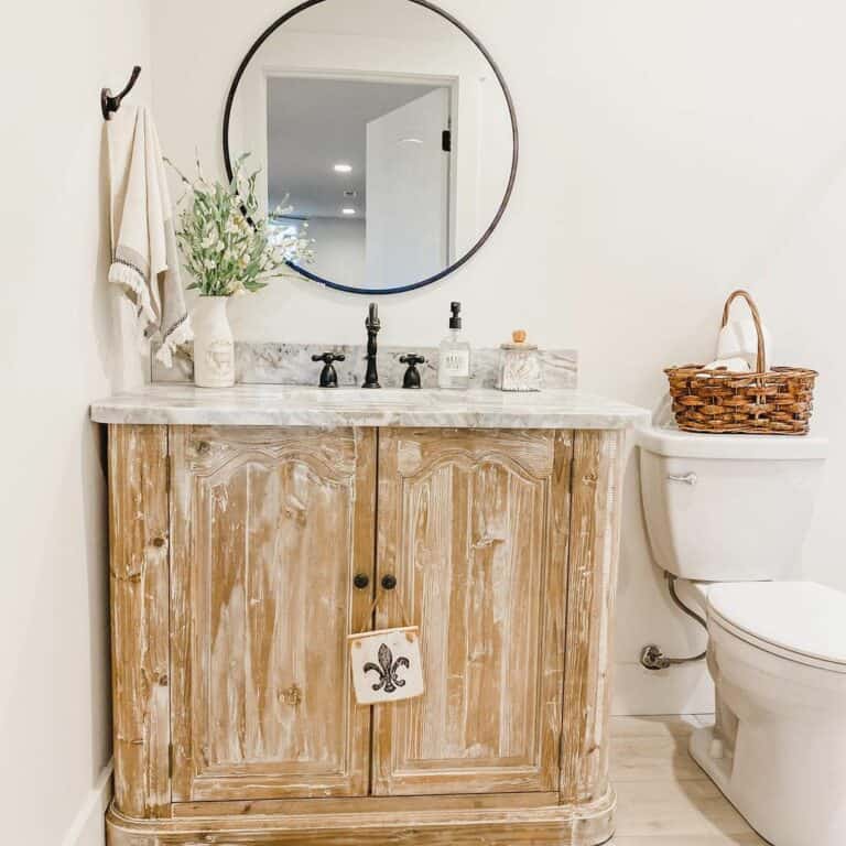 Farmhouse-styled Bathroom With Modern Cabin Décor