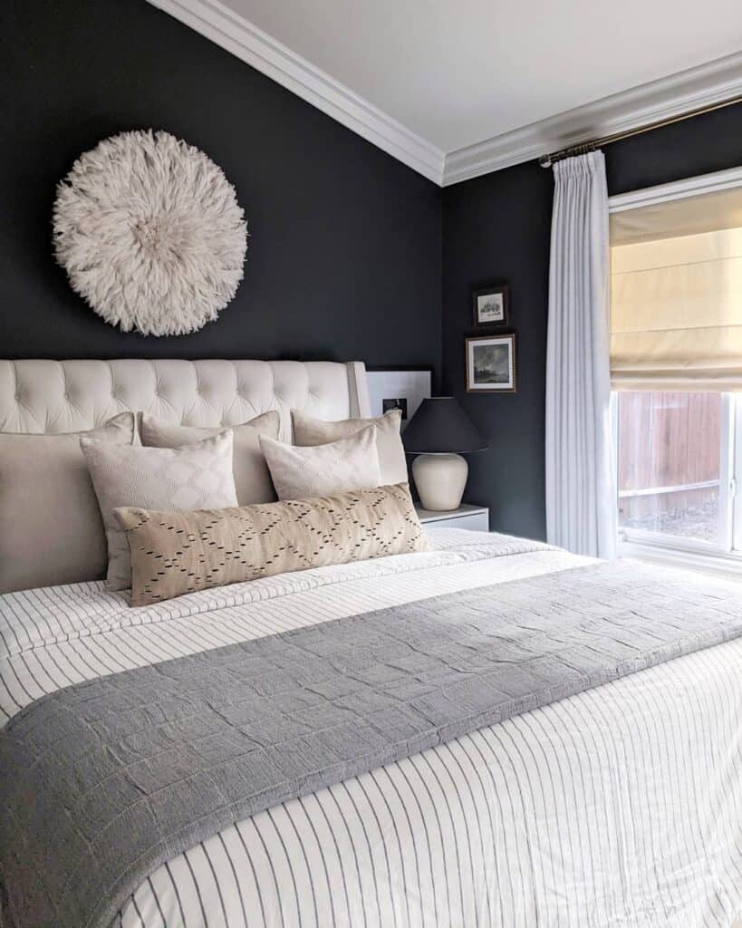 Feminine Black and Grey Bedroom Décor