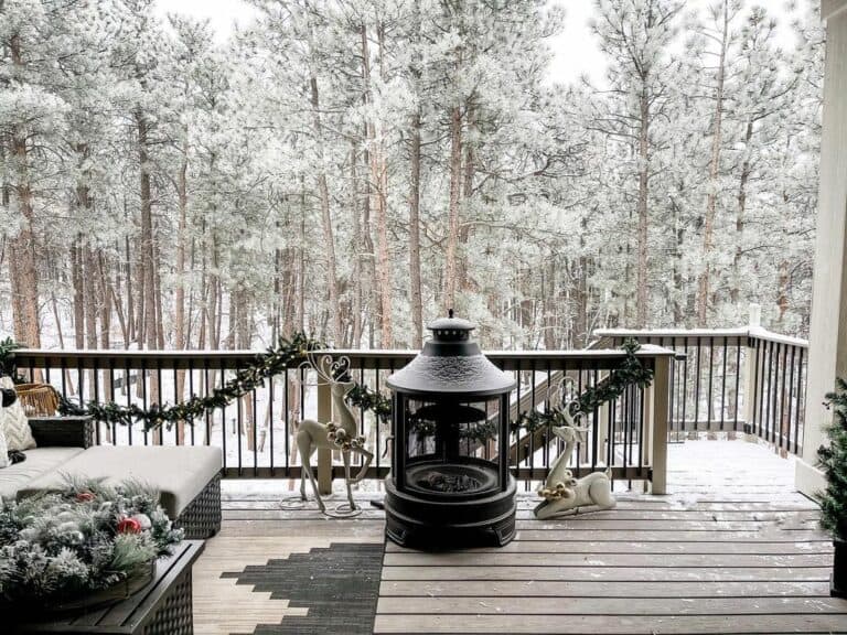 Festive Cabin Balcony Décor Idea